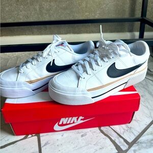 Nike Legacy Lift Sneaker